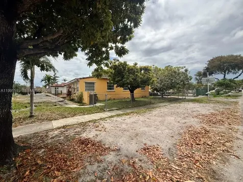 4470 W 1st Avenue Hialeah FL 33012