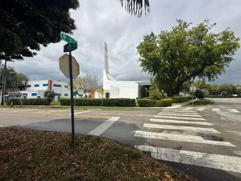 4470 W 1st Avenue Hialeah FL 33012