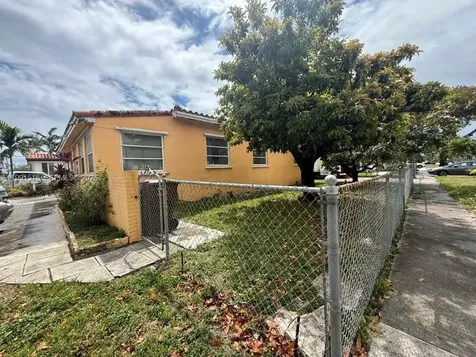 4470 W 1st Avenue Hialeah FL 33012