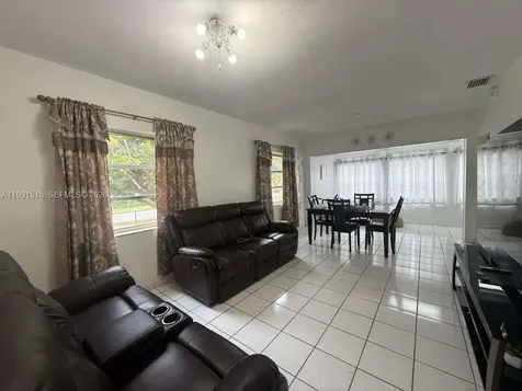 4470 W 1st Avenue Hialeah FL 33012