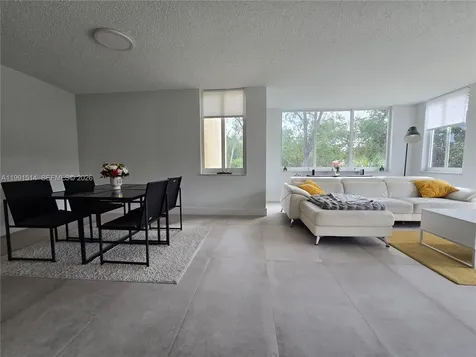 17890 W Dixie Highway North Miami Beach FL 33160