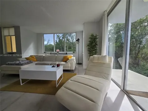 17890 W Dixie Highway North Miami Beach FL 33160