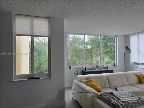 17890 W Dixie Highway North Miami Beach FL 33160
