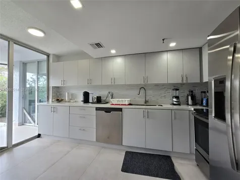 17890 W Dixie Highway North Miami Beach FL 33160