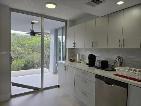 17890 W Dixie Highway North Miami Beach FL 33160