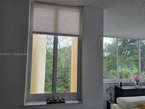 17890 W Dixie Highway North Miami Beach FL 33160