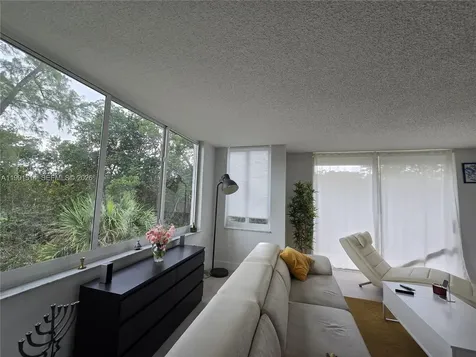 17890 W Dixie Highway North Miami Beach FL 33160
