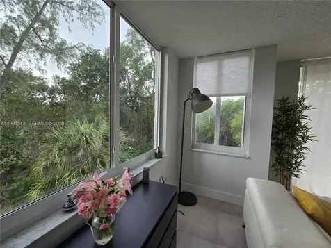 17890 W Dixie Highway North Miami Beach FL 33160