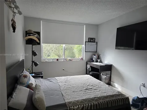 17890 W Dixie Highway North Miami Beach FL 33160