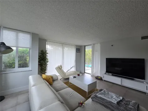 17890 W Dixie Highway North Miami Beach FL 33160