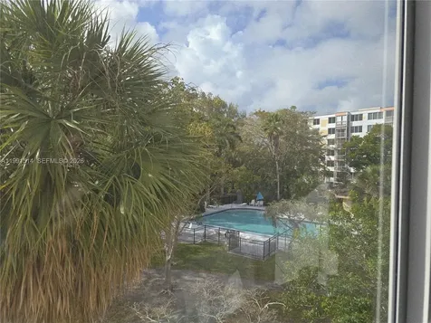 17890 W Dixie Highway North Miami Beach FL 33160