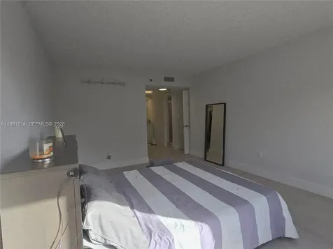 17890 W Dixie Highway North Miami Beach FL 33160