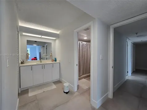 17890 W Dixie Highway North Miami Beach FL 33160