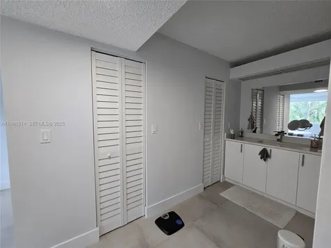 17890 W Dixie Highway North Miami Beach FL 33160