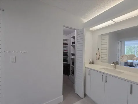 17890 W Dixie Highway North Miami Beach FL 33160
