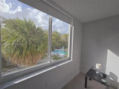 17890 W Dixie Highway North Miami Beach FL 33160