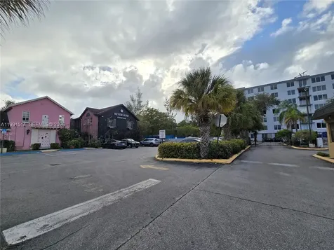 17890 W Dixie Highway North Miami Beach FL 33160