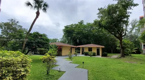 17890 W Dixie Highway North Miami Beach FL 33160
