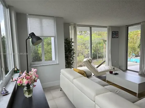 17890 W Dixie Highway North Miami Beach FL 33160