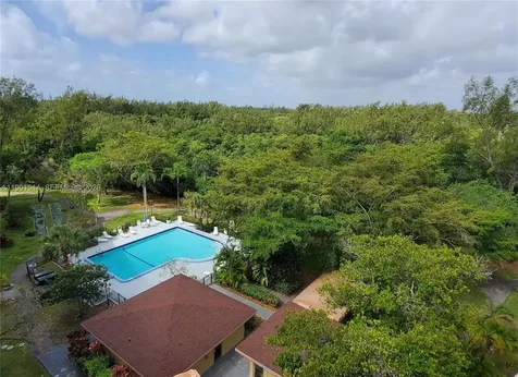 17890 W Dixie Highway North Miami Beach FL 33160