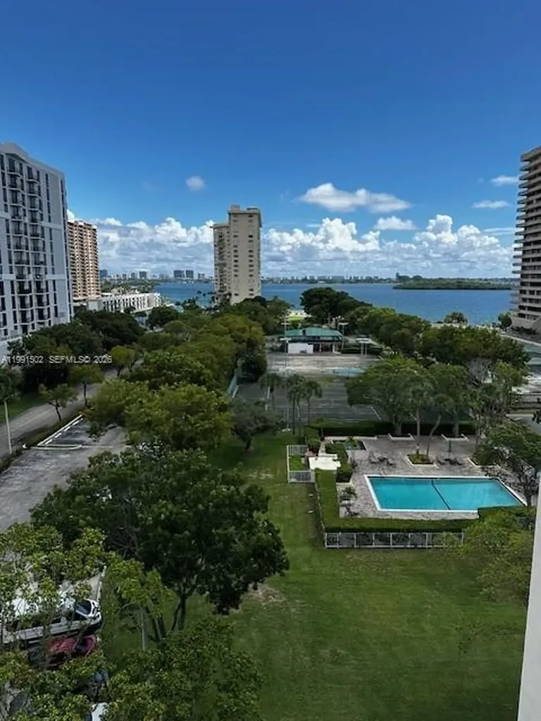 Miami FL 33181