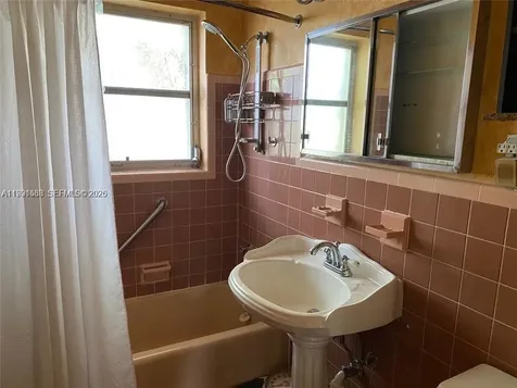 516 NE 28th Drive Wilton Manors FL 33334
