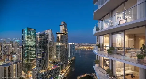 77 SE 5th Street Miami FL 33131