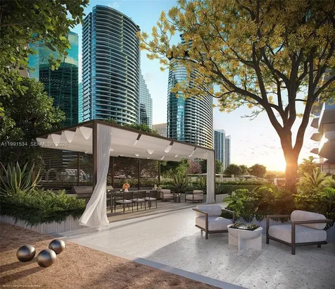 77 SE 5th Street Miami FL 33131