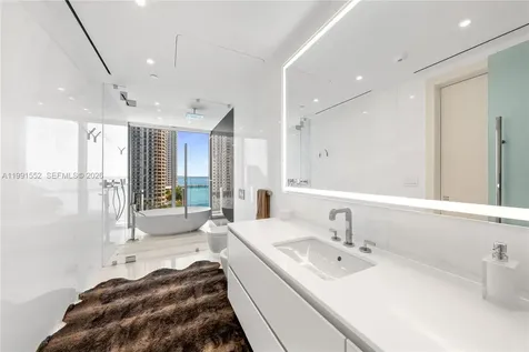 300 Biscayne Boulevard Way Miami FL 33131