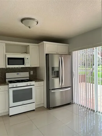 15065 SW 108 Te Miami FL 33196