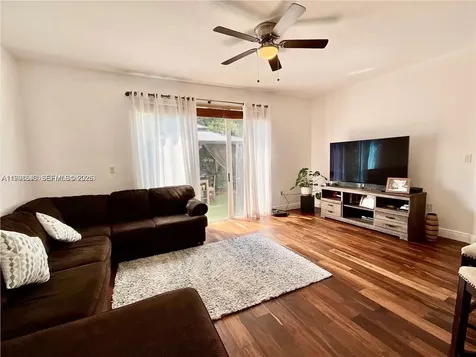 7472 NW 112th Path Doral FL 33178