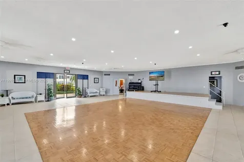 4705 NW 35th Street Lauderdale Lakes FL 33319