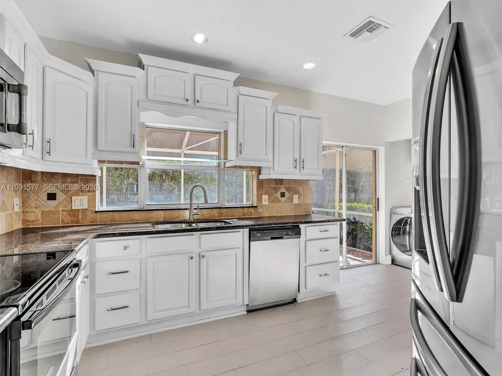 11407 Lakeview Drive Coral Springs FL 33071