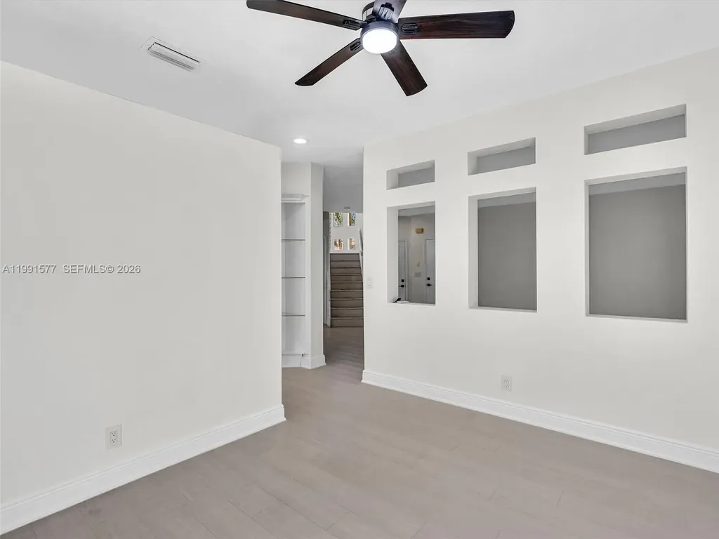11407 Lakeview Drive Coral Springs FL 33071
