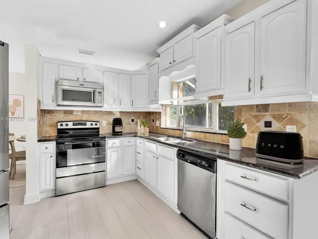 11407 Lakeview Drive Coral Springs FL 33071