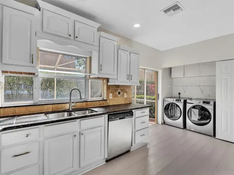 11407 Lakeview Drive Coral Springs FL 33071
