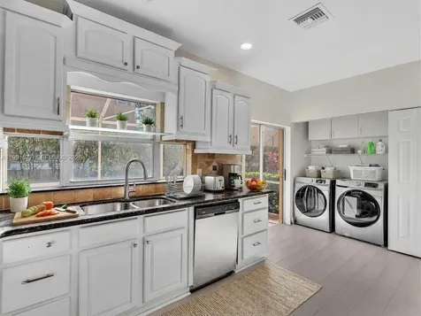 11407 Lakeview Drive Coral Springs FL 33071