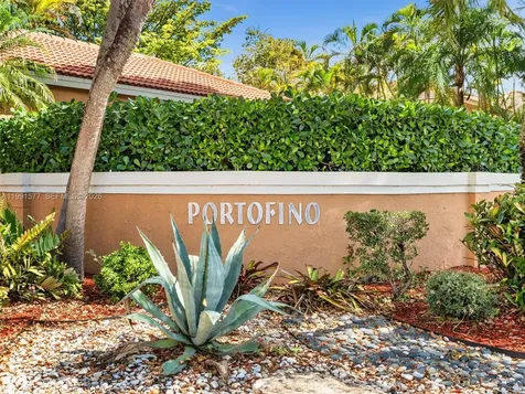 11407 Lakeview Drive Coral Springs FL 33071