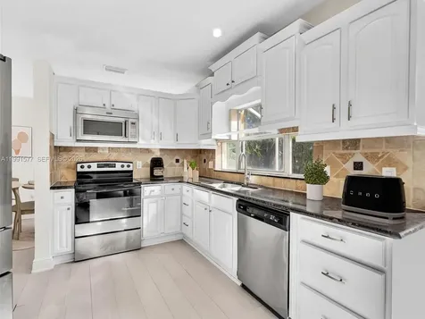 11407 Lakeview Drive Coral Springs FL 33071