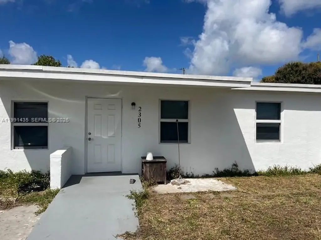 2305 NW 13 Court Fort Lauderdale FL 33311