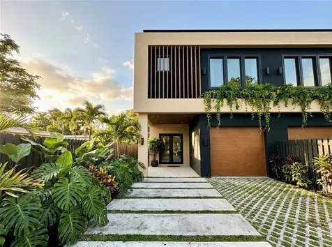 3021 SW 27th Street Miami FL 33133