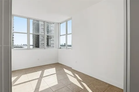 2200 NE 4th Avenue Miami FL 33137