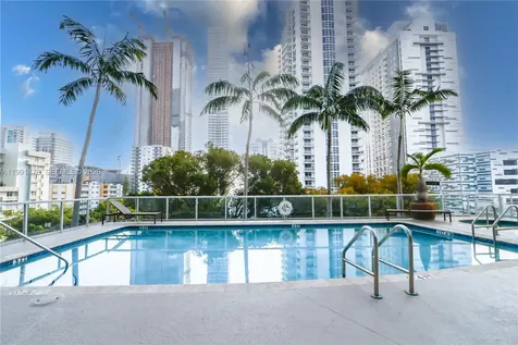 2200 NE 4th Avenue Miami FL 33137