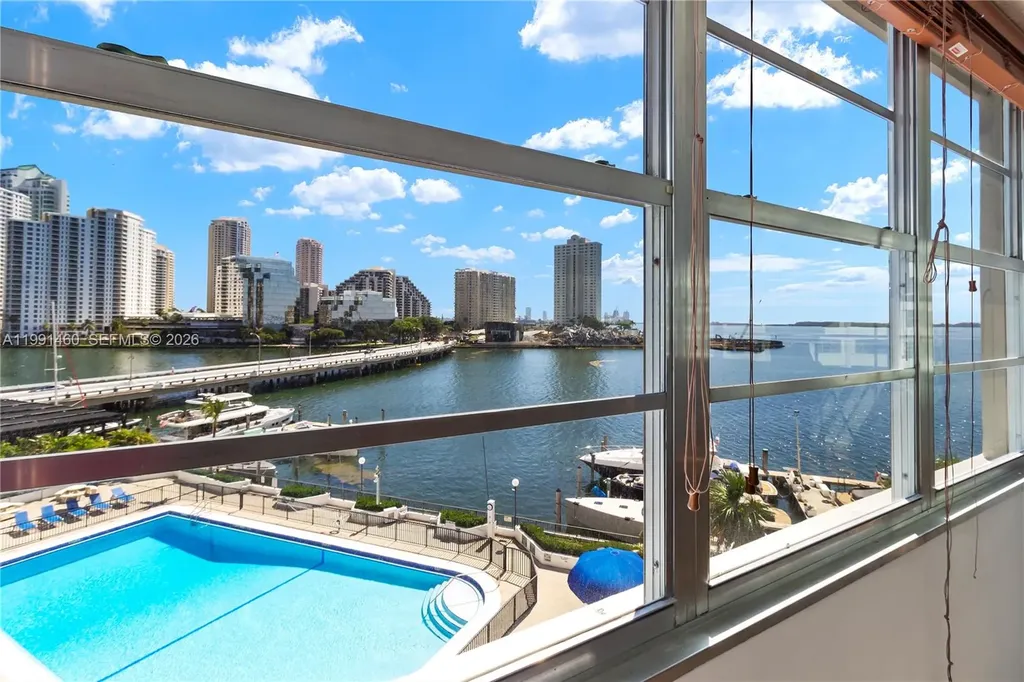 905 Brickell Bay Drive Miami FL 33131