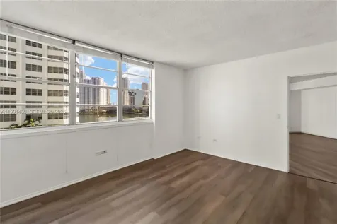 905 Brickell Bay Drive Miami FL 33131
