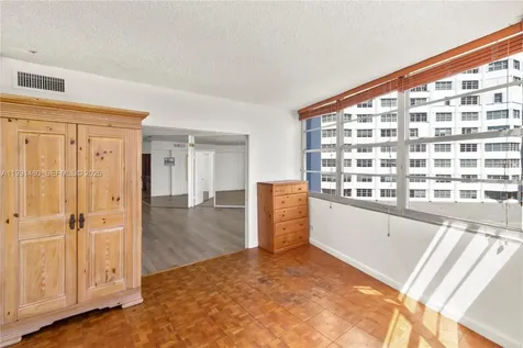 905 Brickell Bay Drive Miami FL 33131