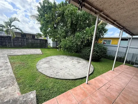 430 NW 60th Avenue Miami FL 33126
