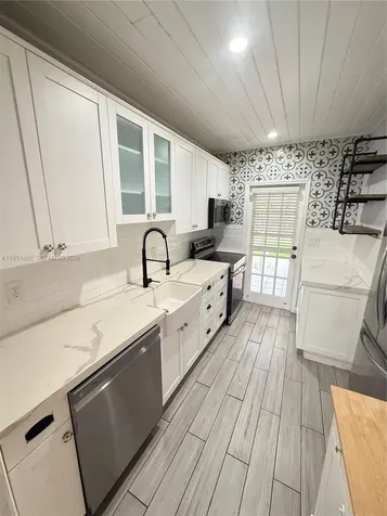 430 NW 60th Avenue Miami FL 33126