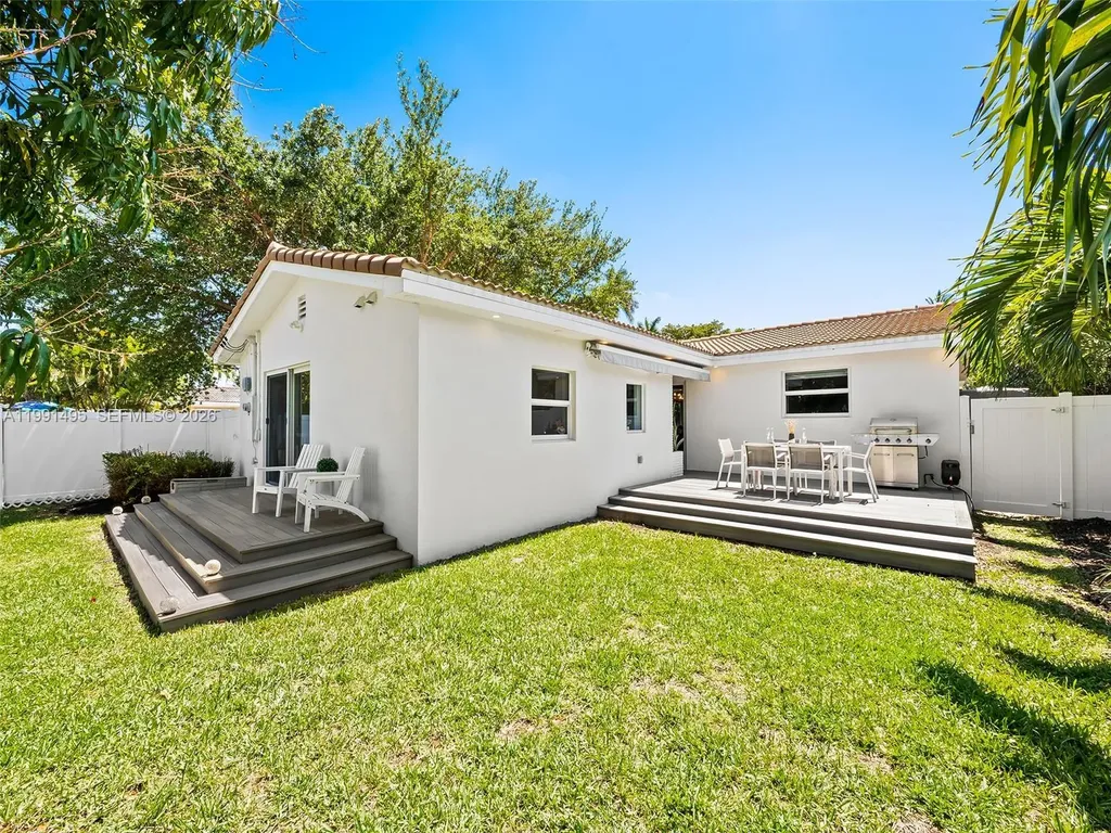 1203 Lincoln Street Hollywood FL 33019