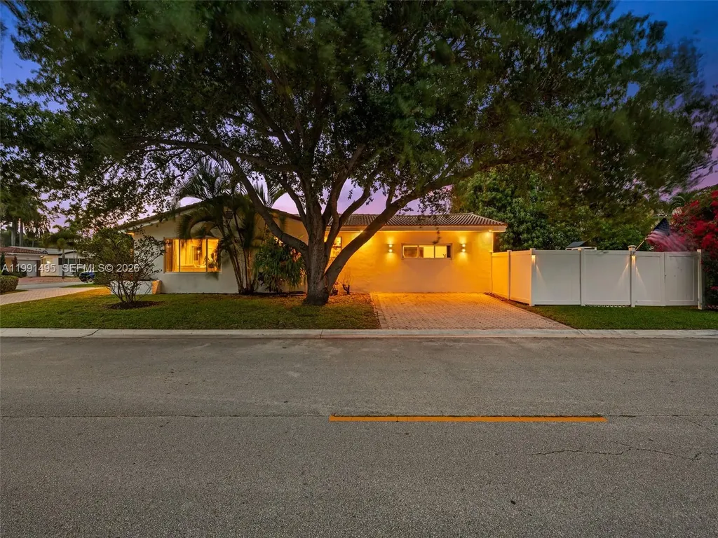 1203 Lincoln Street Hollywood FL 33019